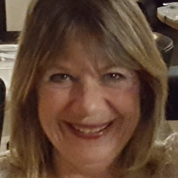 Meet your Posher, Laura - Picture 2 of 2